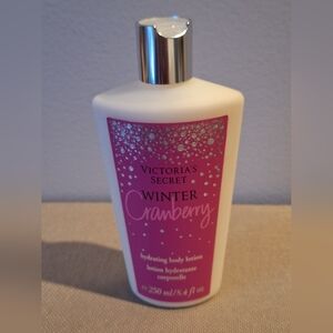 🎁NWT Victoria's Secret Winter Cranberry Body Lotion